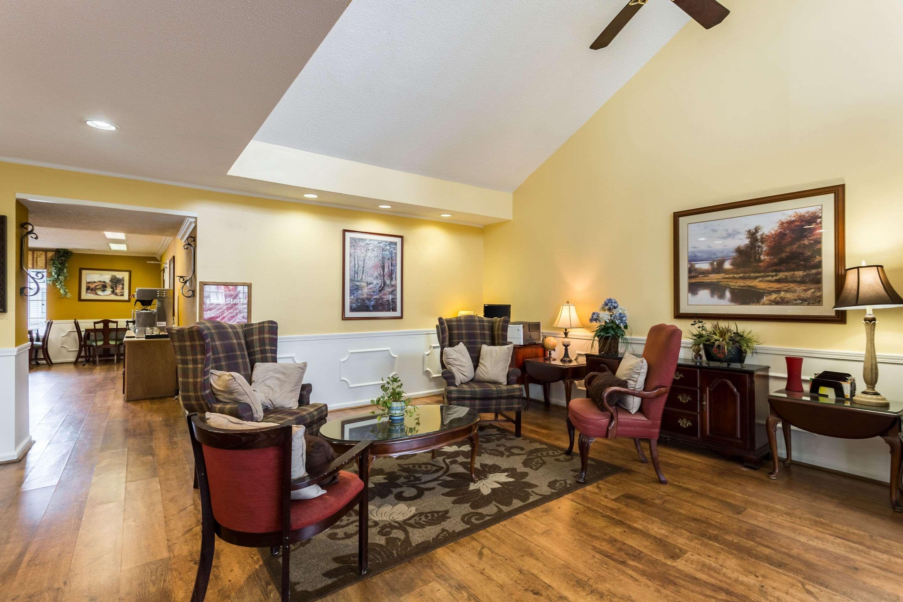 Econo Lodge Тупело Экстерьер фото