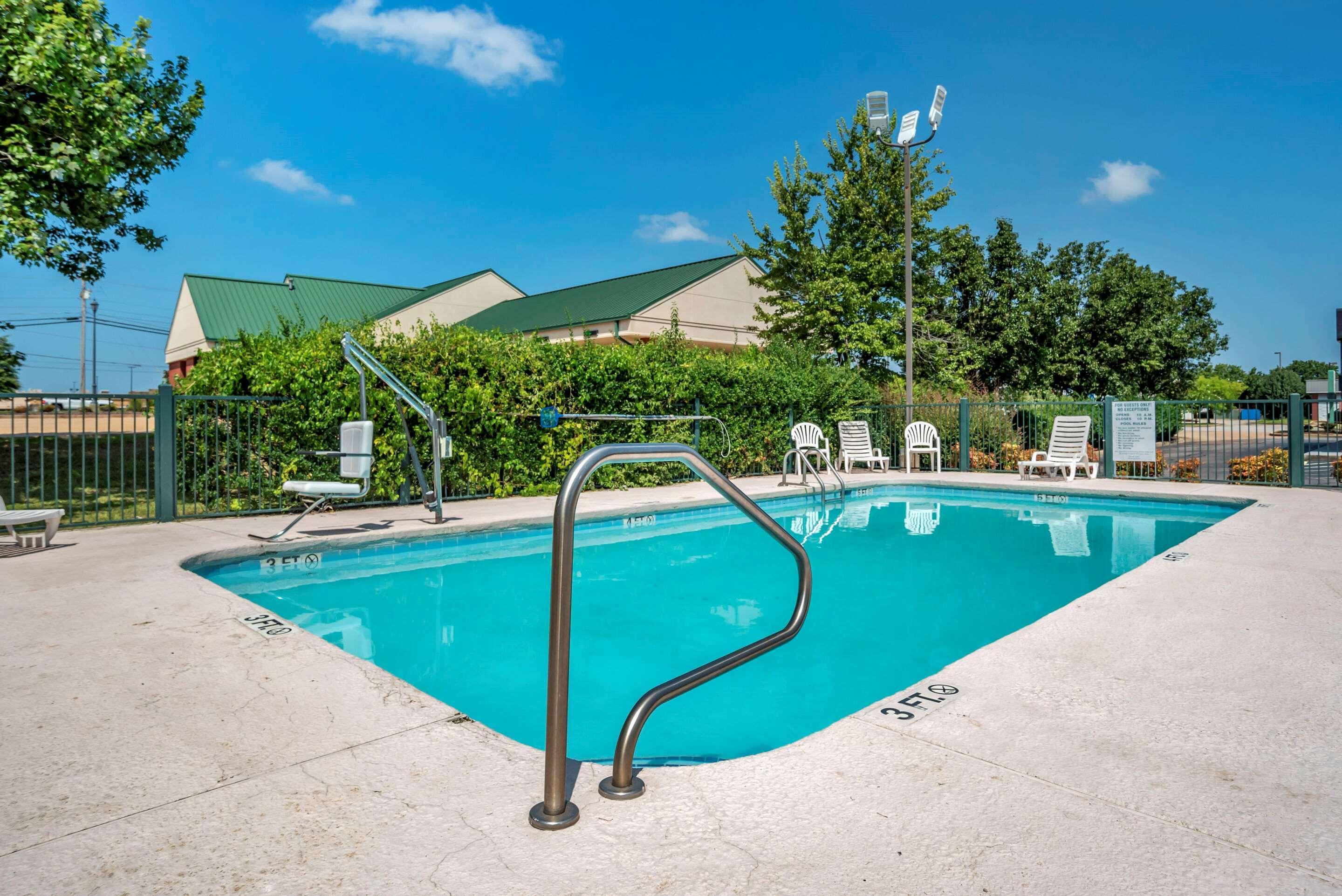 Econo Lodge Тупело Экстерьер фото