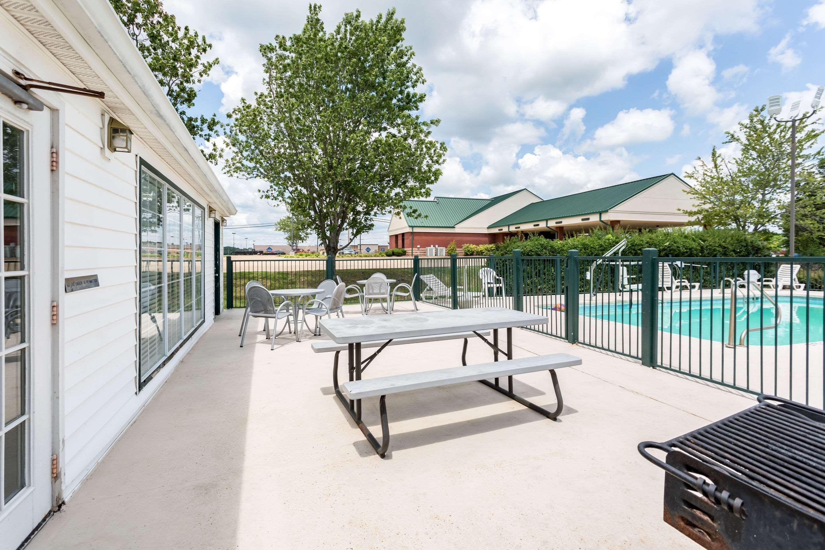 Econo Lodge Тупело Экстерьер фото