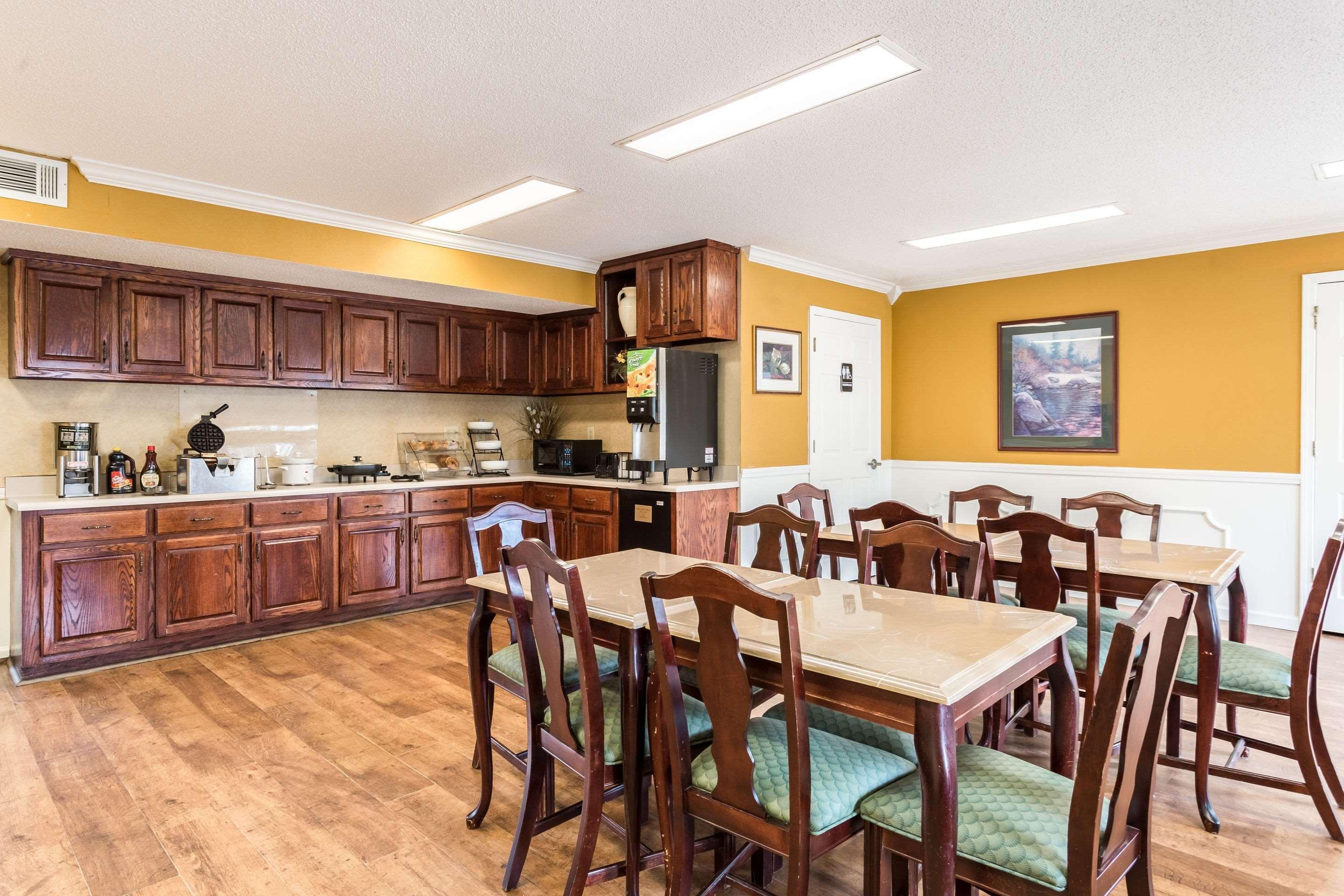 Econo Lodge Тупело Экстерьер фото