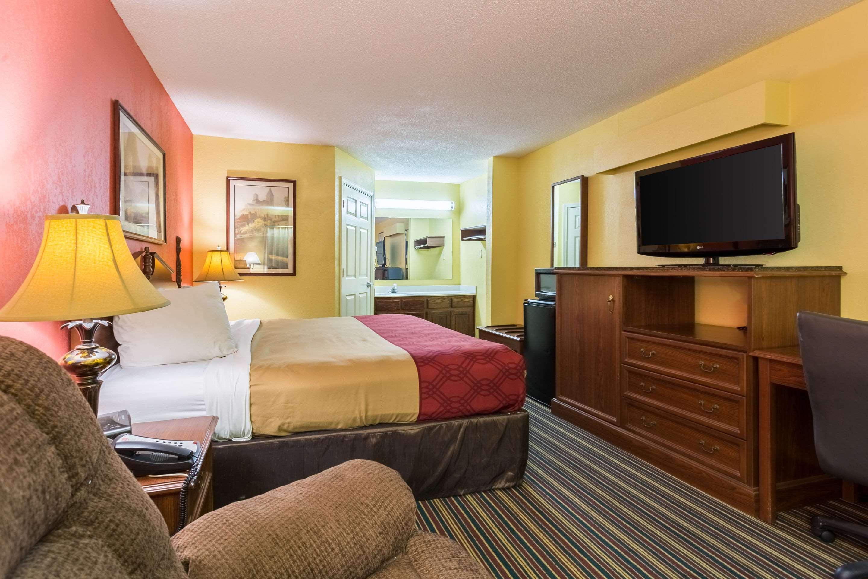 Econo Lodge Тупело Экстерьер фото