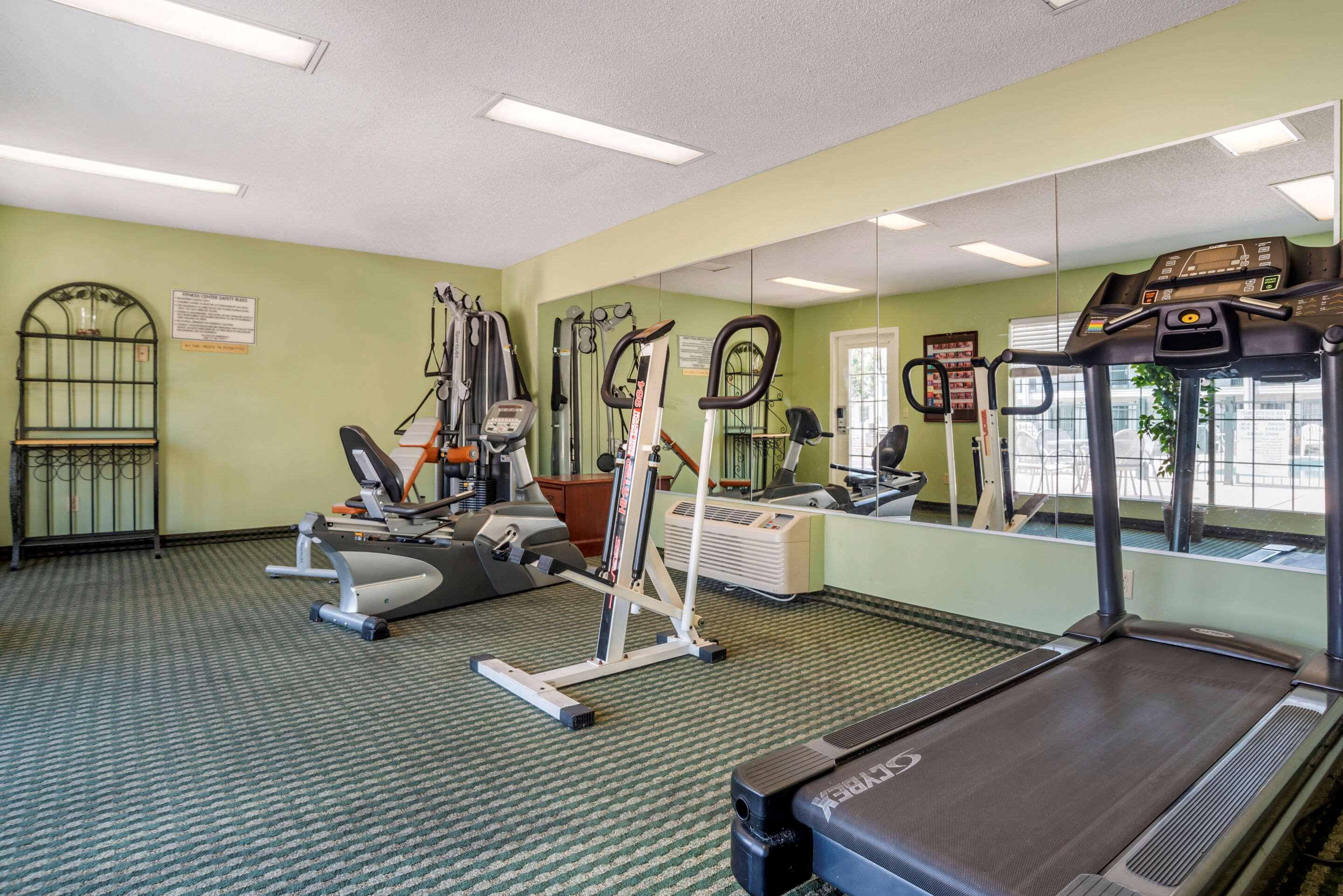 Econo Lodge Тупело Экстерьер фото