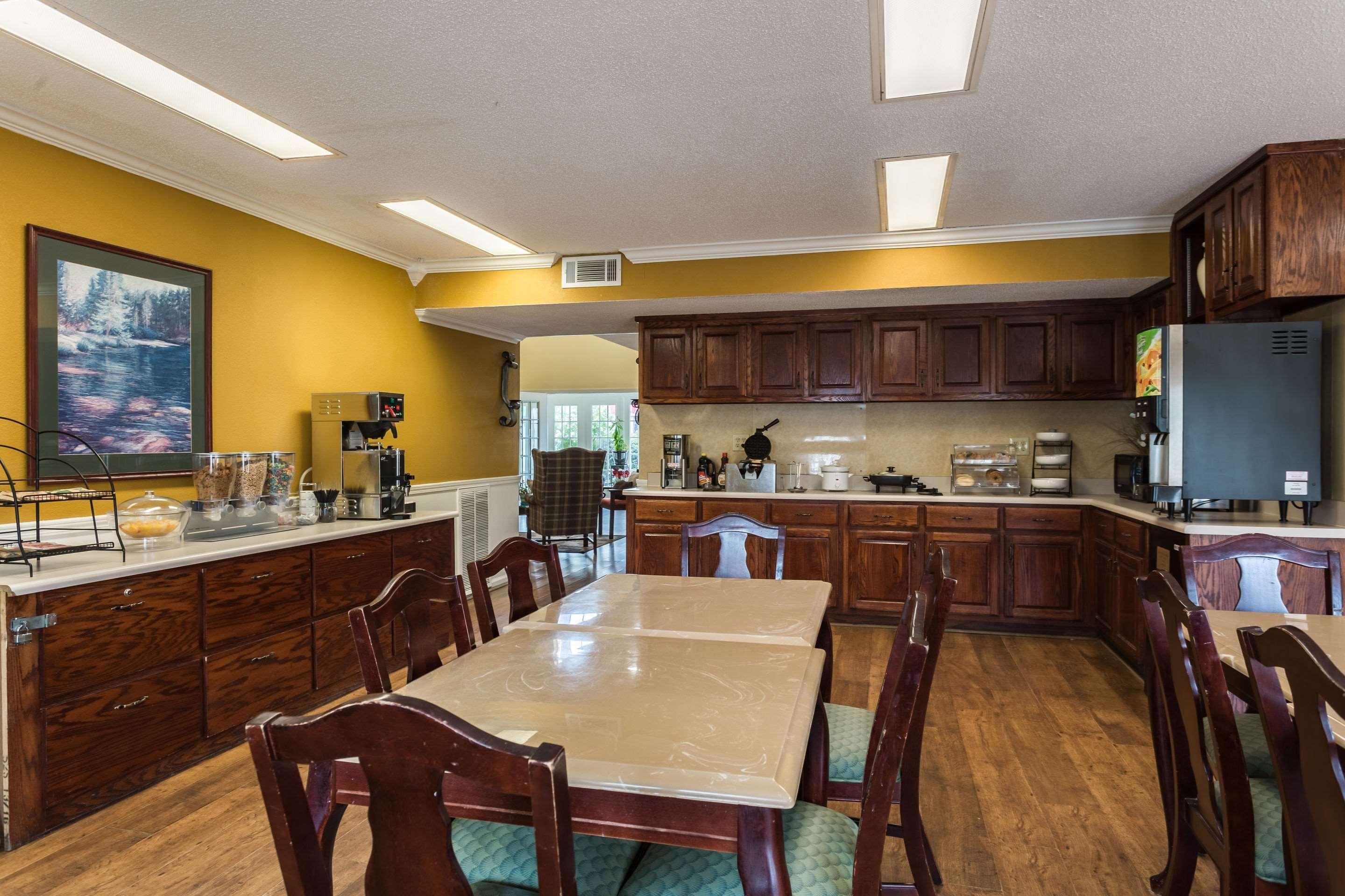 Econo Lodge Тупело Экстерьер фото